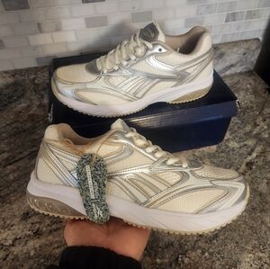 Reebok Women's Sneakers in Cream and Silver